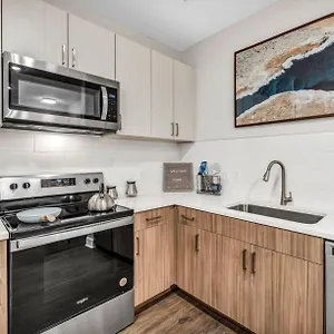 Spacious Castle W Gym Pool Free Parking I Walk To Dowtown N Broadway Nashville